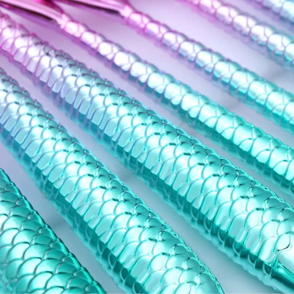 Iridescent teal and pink mermaid makeup brushes kit featuring 11pcs makeup brushes with mermaid-scale pattern
