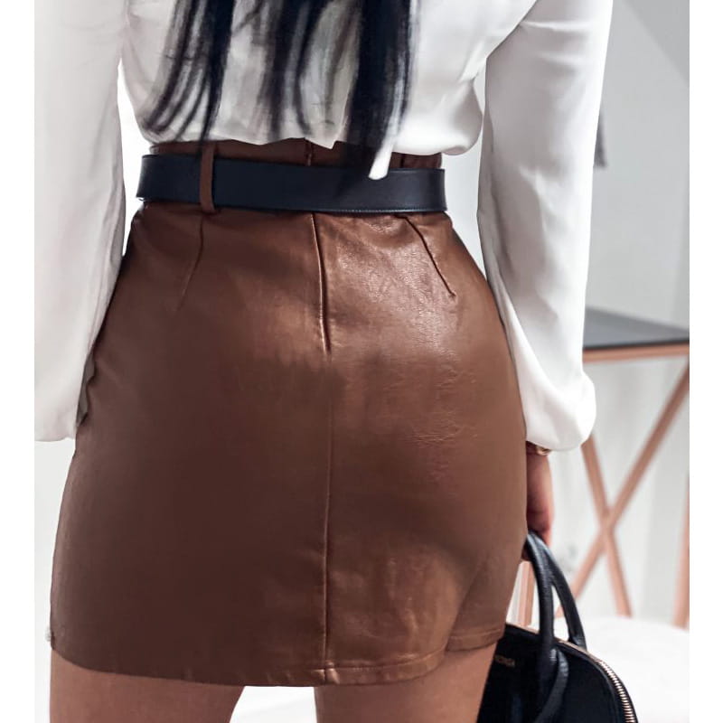 Elegant fashion rivets brown faux leather mini skirt with rivets pu leather texture and a black belt for leather skirts women.
