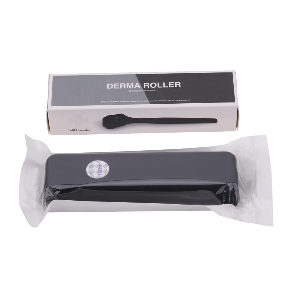 matte black microneedle roller feel oil rubber handle with 540 micro-needles packaged in clear plastic wrap alongside its branded box.