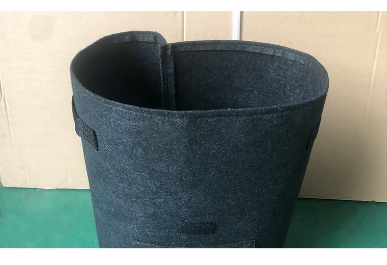 black felt planting bag potato with reinforced seams and sturdy side straps for potato cultivation in a set of 3 planting bags with windows