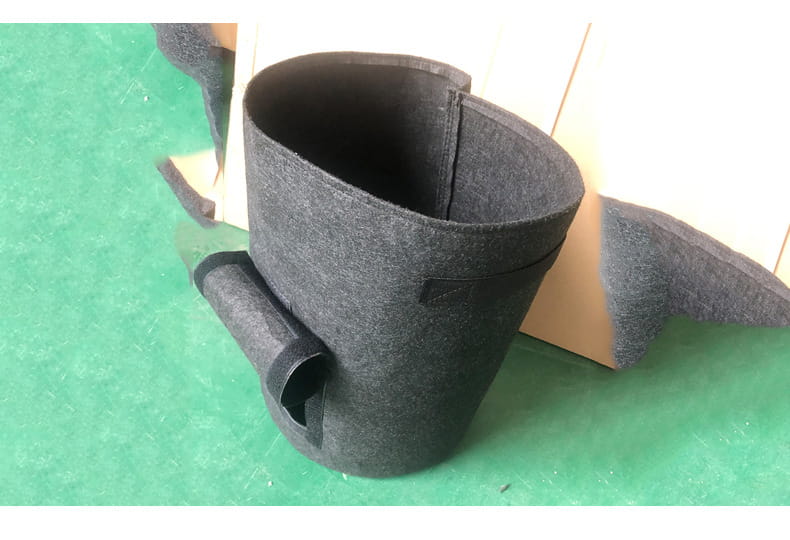 dark gray felt planting bag potato with a side handle and reinforced seams from a set of 3 potato planting bags with windows
