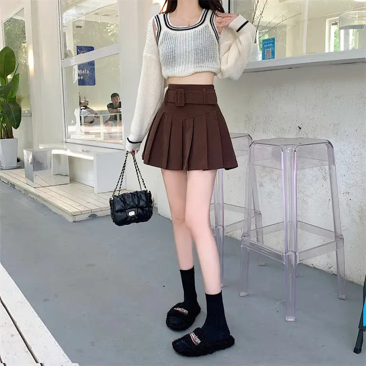black quilted chain-strap handbag with silver-tone clasp paired with brown belted corduroy half skirt pleated mini for a stylish skirt pleated look.