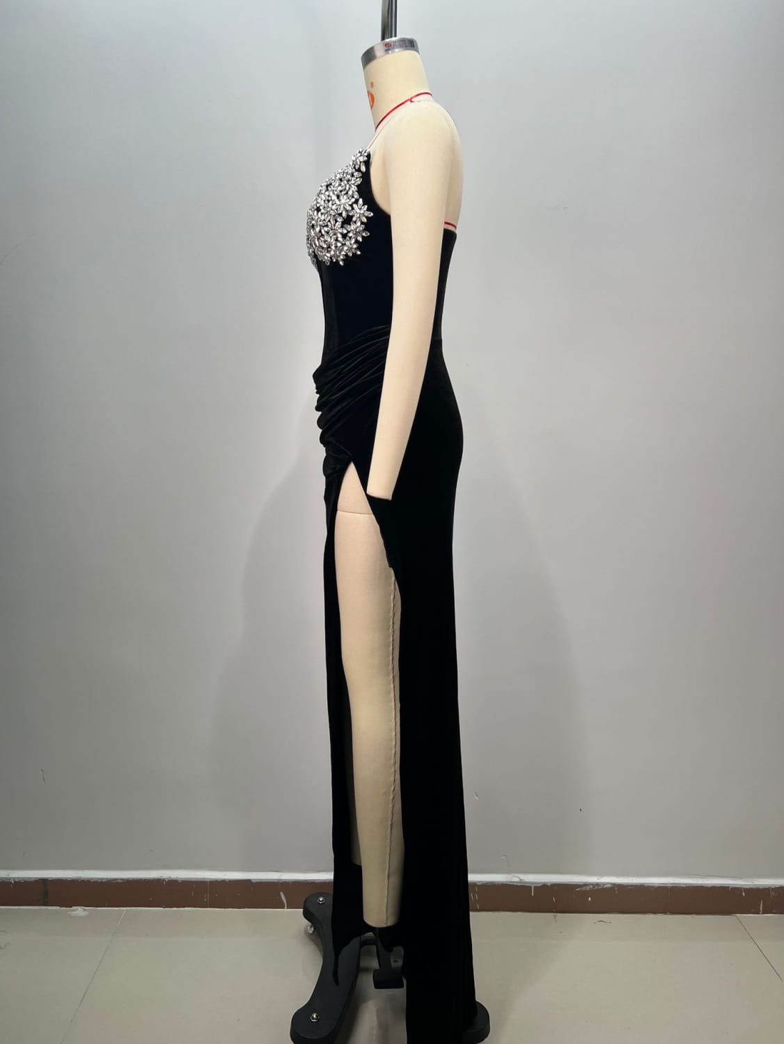 black bandeau hot drilling long dress in black velvet featuring a sparkling silver shoulder embellishment and a high slit