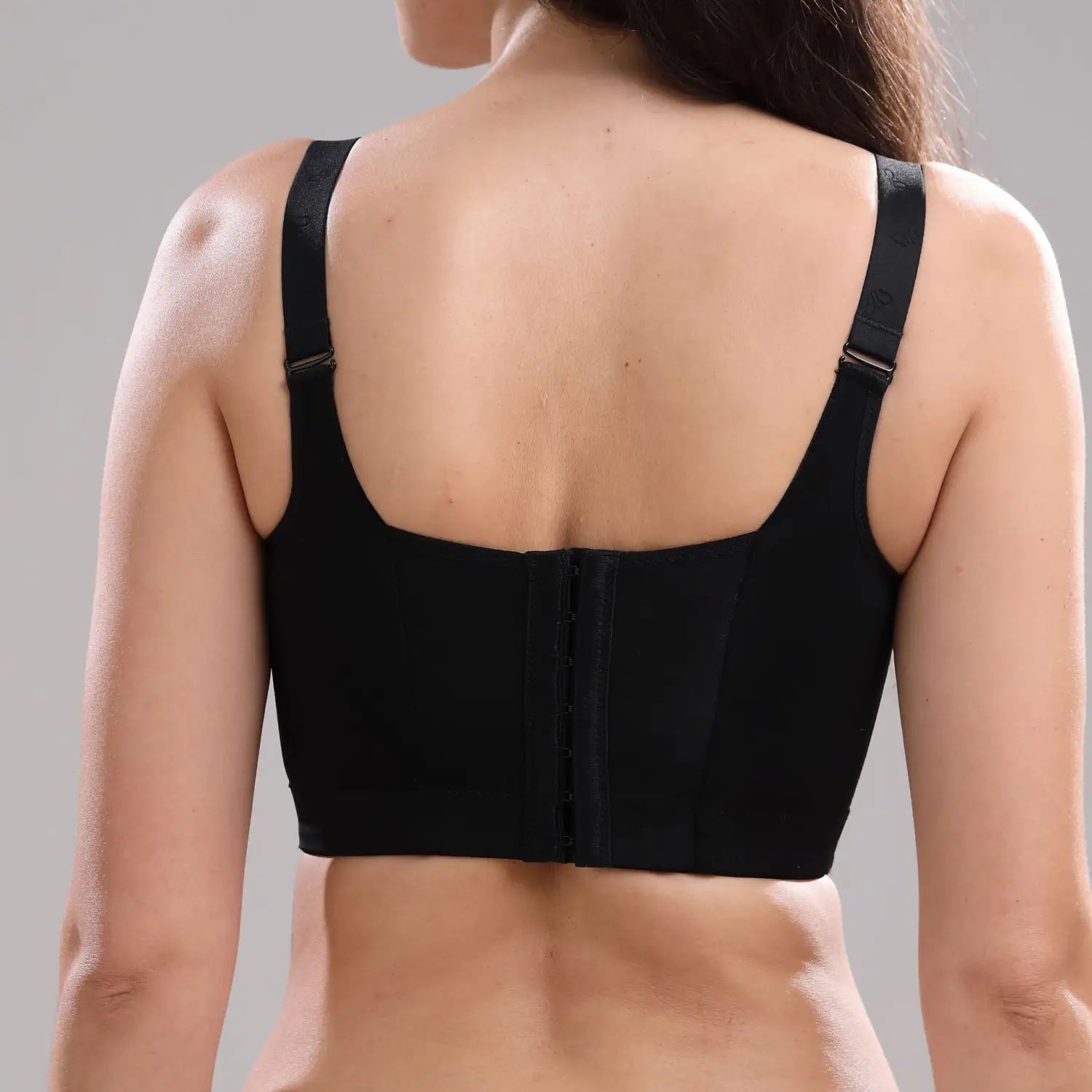 Seamless black plus size bra without wire featuring adjustable straps and a central zipper closure for comfortable support.