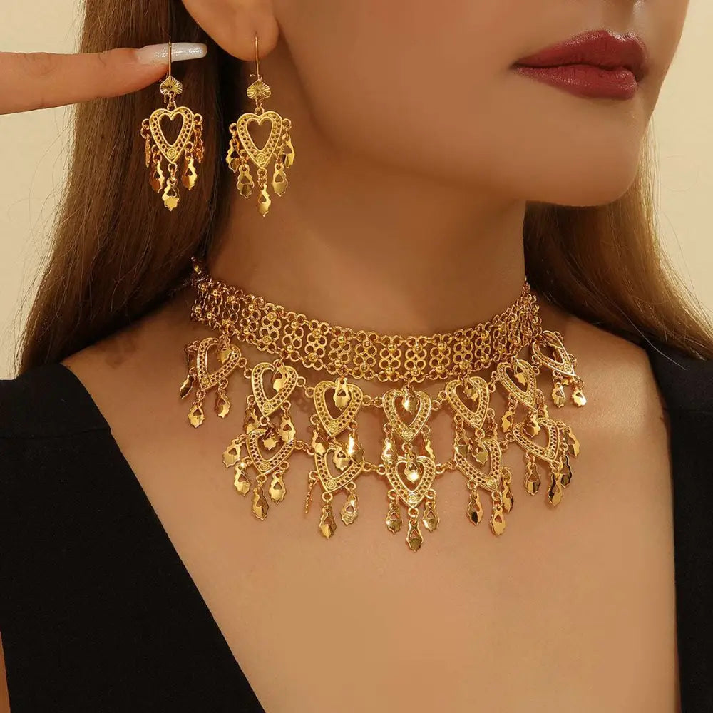 Gold-colored 3pcs fashionable retro luxury hollow necklace earrings set with intricate filigree and heart-shaped charms