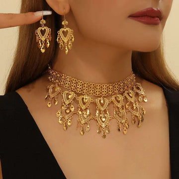 Gold-colored 3pcs fashionable retro luxury hollow necklace earrings set with intricate filigree and heart-shaped charms