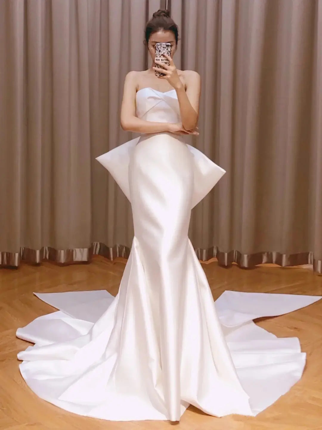 A sleek white satin mermaid-style wedding dress with a structured bodice and dramatic flared skirt from the small trailing temperament satin mermaid wedding dress collection.
