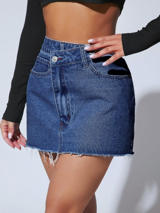 A high waisted fashion irregular denim short skirt in blue featuring a frayed hem and classic front pockets.