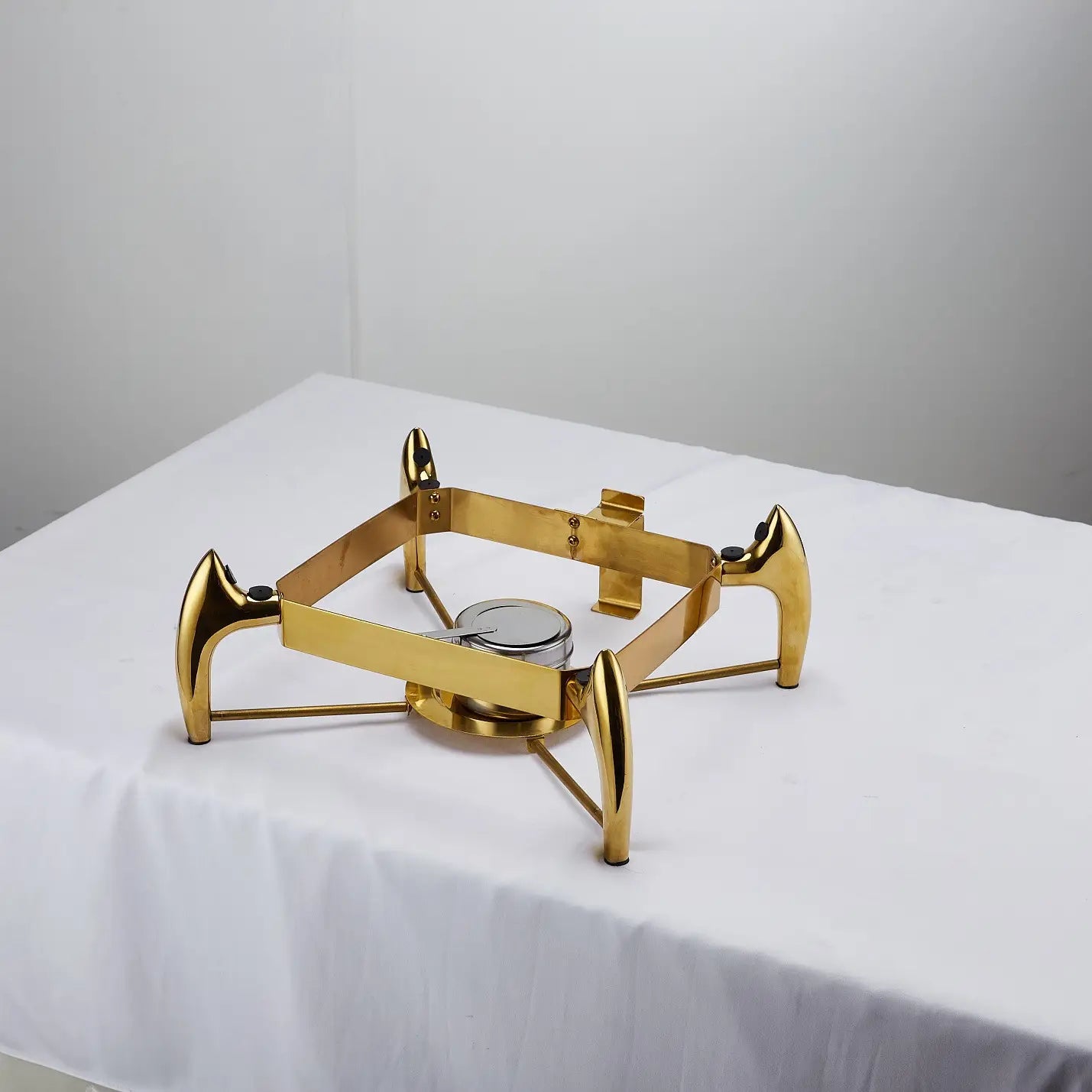 Gold-colored stainless steel buffet stove chafing dish stand with sleek modern design and four curved legs for hotel restaurant bufei use.