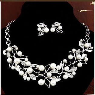 silver leaf and pearl clover necklace jewelry set with matching earrings featuring elegant necklace jewelry accessories and jewelry accessories earrings for formal wear