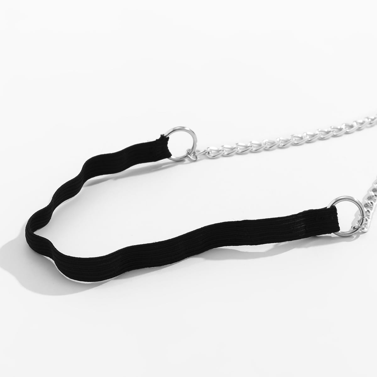black elastic geometric body chain thigh garter featuring a black velvet strap with silver chain links and metal rings for a simple geometric body accessory
