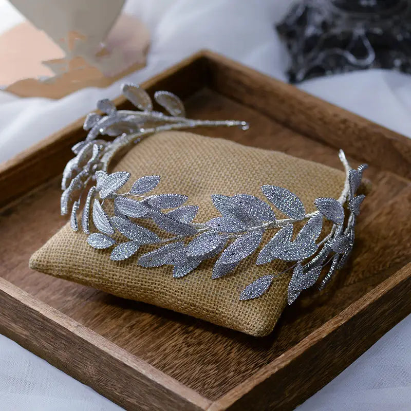 Silver leaf-patterned bridal tiara made of artificial zircon alloy with sparkling embellishments in a silver zircon alloy hair band design.