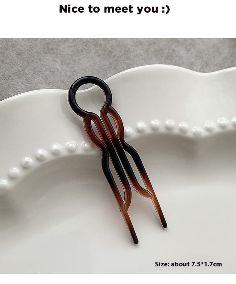 A sleek gradient-brown and black plastic tortoiseshell bun lazy updo gadget hair clip with a modern twisted design for head bun lazy styling.