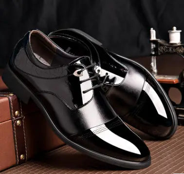 Black patent leather men’s shoes business dress featuring a glossy finish and classic lace-up design.