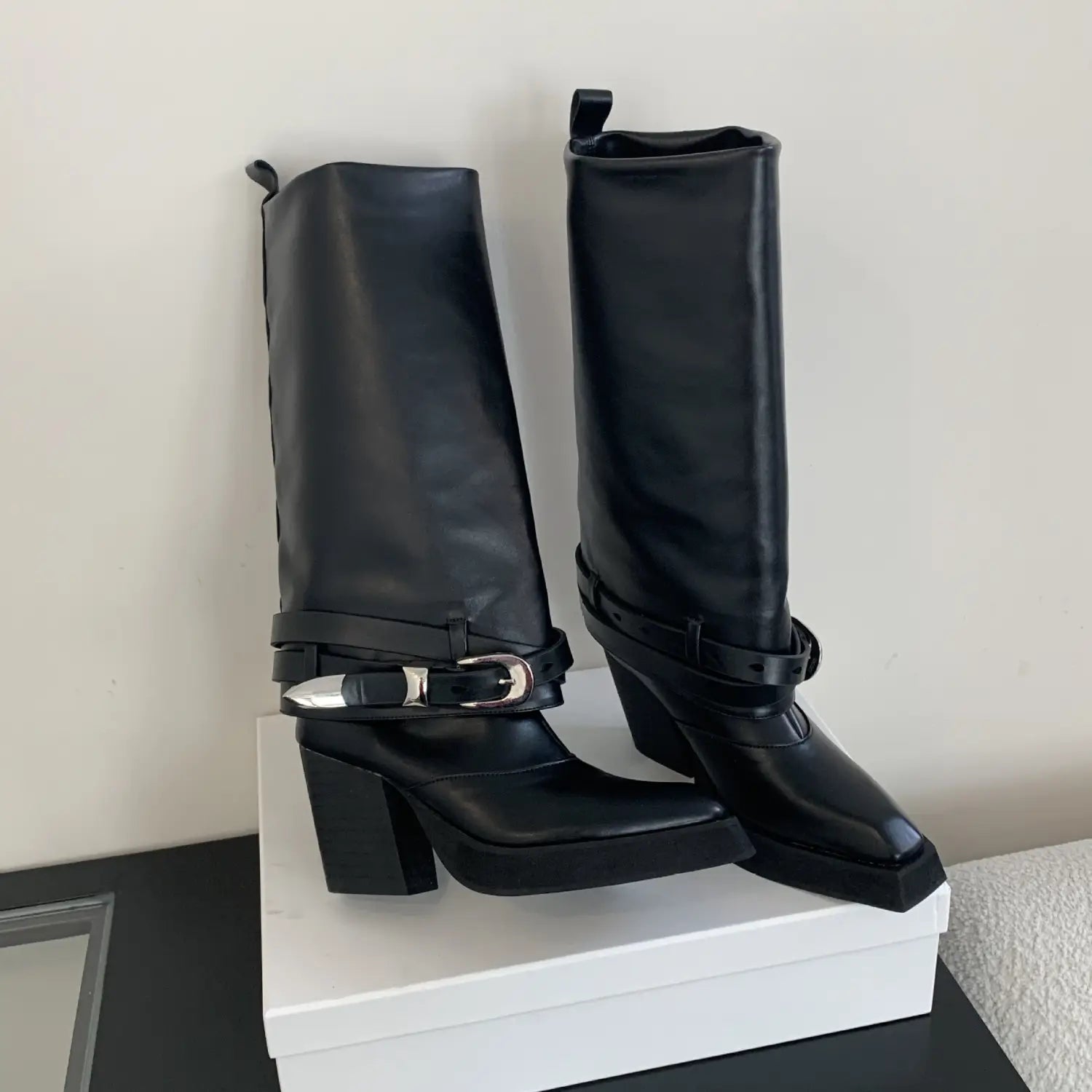 black pointed toe chunky heel knight boots in black patent leather featuring knee-high length and silver-toned buckle straps ideal for winter pointed toe fashion.
