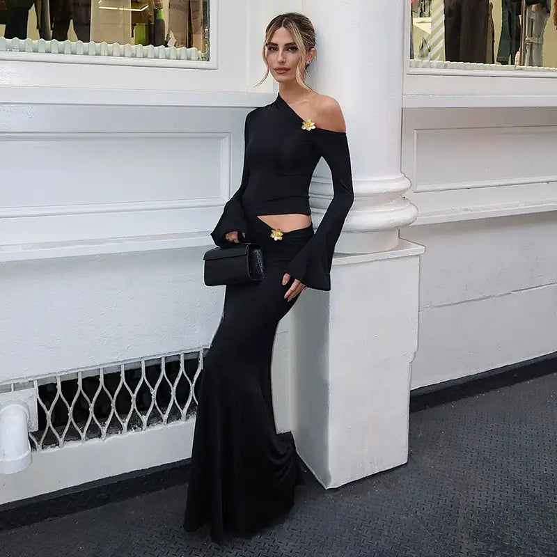 Black one-shoulder sexy slim oblique shoulder mermaid dress with gold floral embellishments featuring a slim oblique shoulder design.