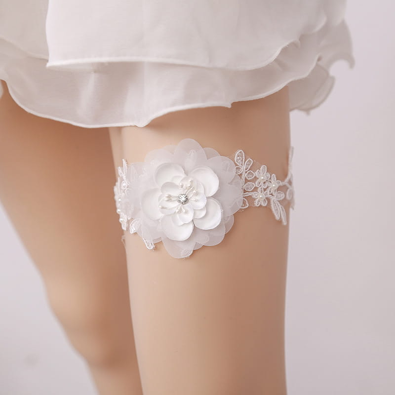White lace floral wedding supplies elastic leg ring featuring a central layered petal flower and delicate beaded embellishments.