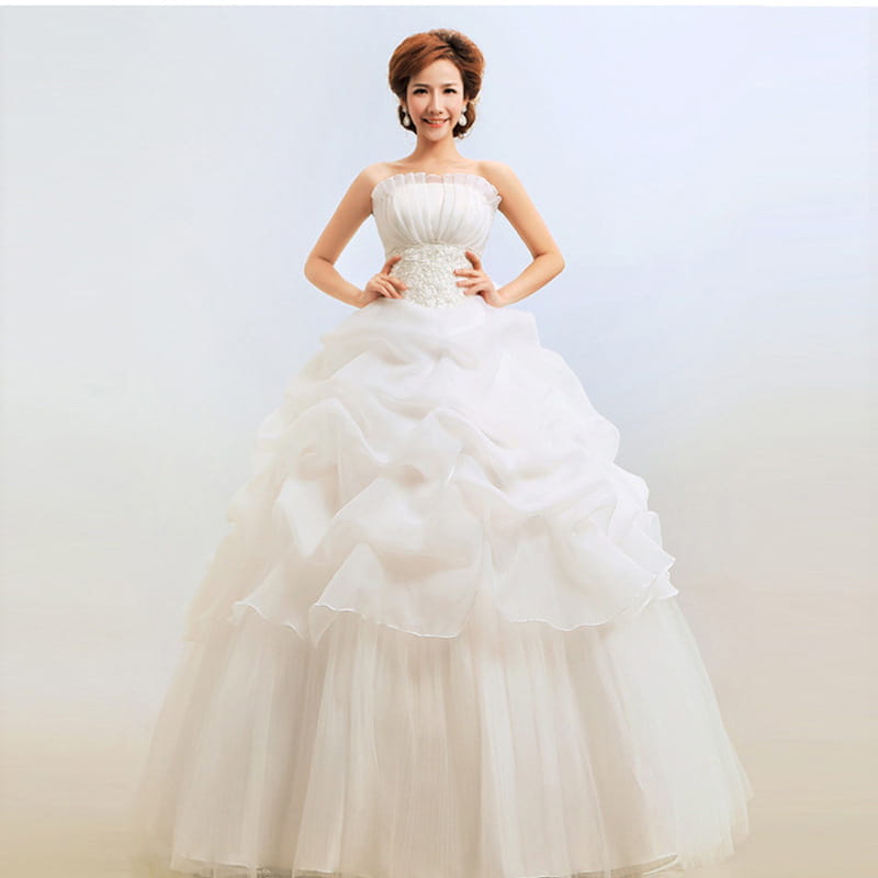 a strapless white bustier korean princess wedding dress featuring a fitted bodice adorned with delicate lace and a voluminous tiered tulle skirt