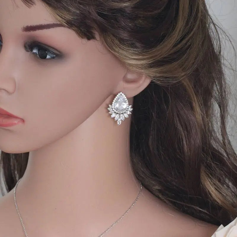 Elegant blue teardrop AAA jewelry set with royal blue gemstones and clear crystals in a leaf-inspired design for dinner