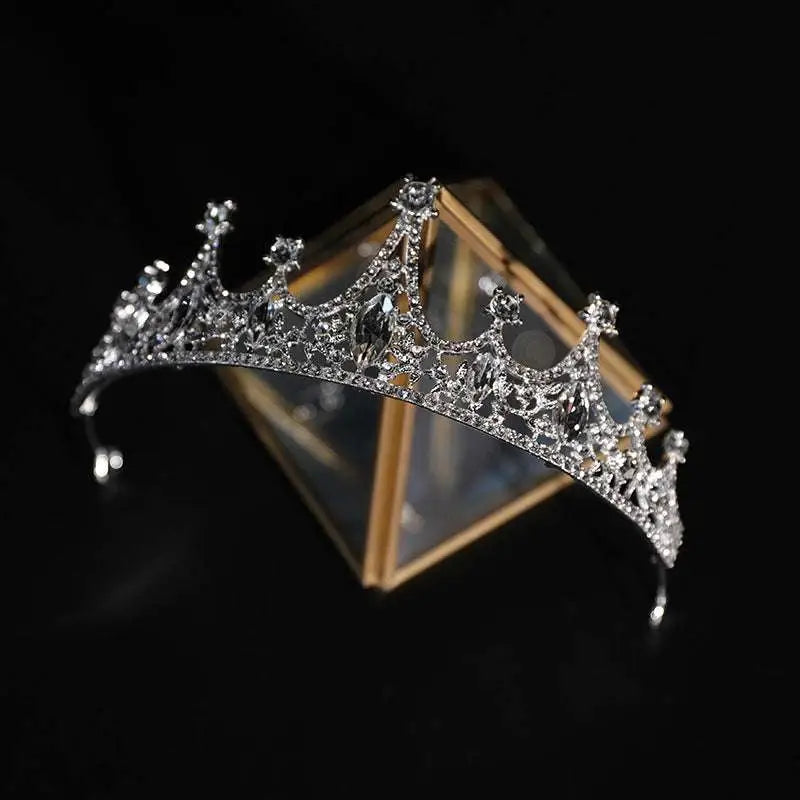 A sparkling silver bridal crown rhinestone featuring intricate crystal embellishments and a crown rhinestone baroque design
