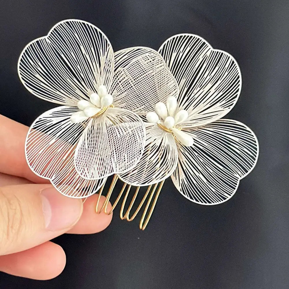 Elegant white wirework bridal headdress super fairy golden flower comb with delicate pearl centers and gold-toned teeth