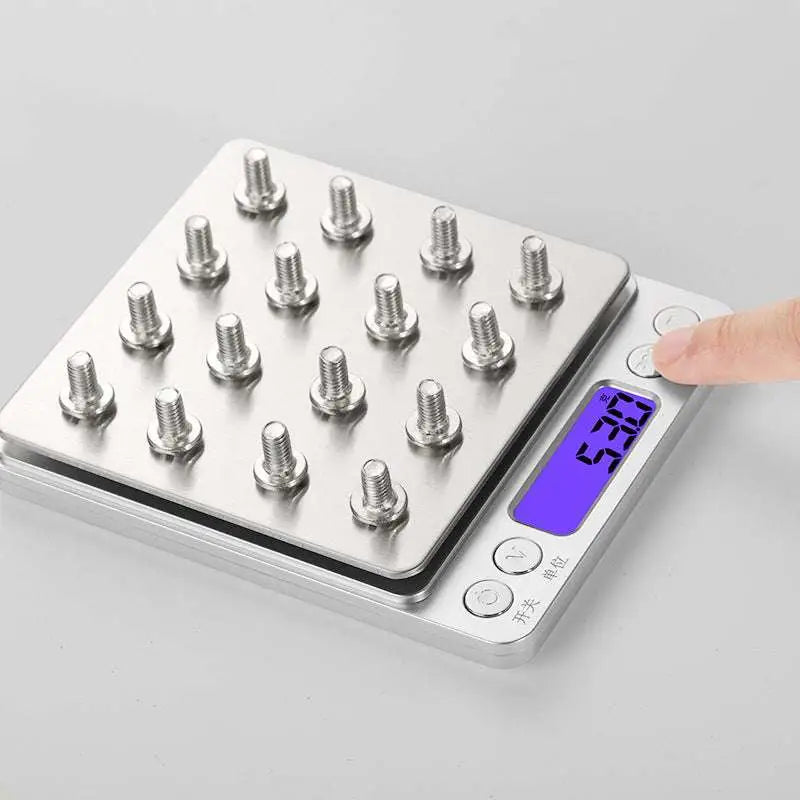 Silver brushed stainless steel food portable mini pocket scale with blue lcd showing 5.30g and chinese buttons