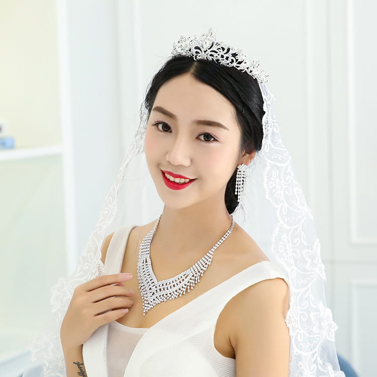 silver tiara with intricate lace detailing and sparkling american rhinestone claw chain featuring a rhinestone claw chain large design