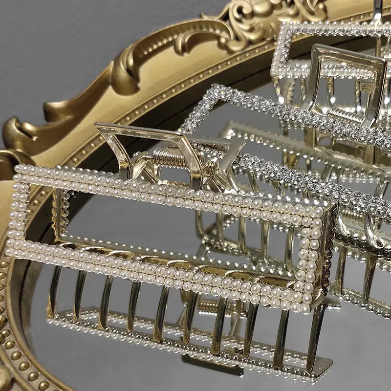 Elegant sweet pearl silver claw clip featuring a rectangular frame adorned with a row of white pearls.