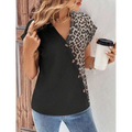 Chemise pour femmes manches chauve-souris en tissu léopard avec boutons dorés sur fond noir manches courtes