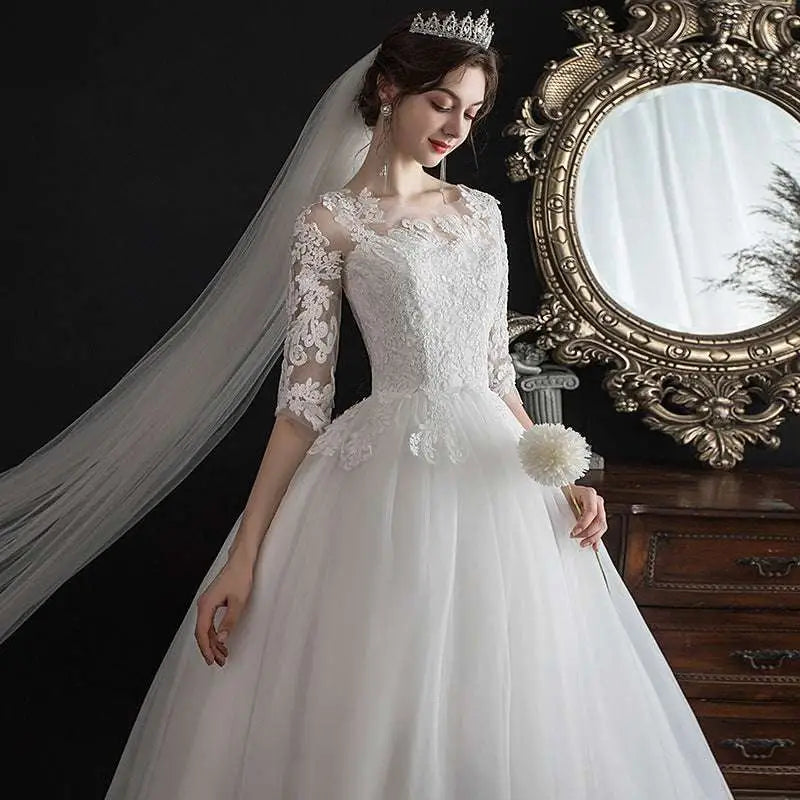 White lace ivory wedding gown with dream slim sleeve three-quarter sleeves and flowing tulle skirt large size