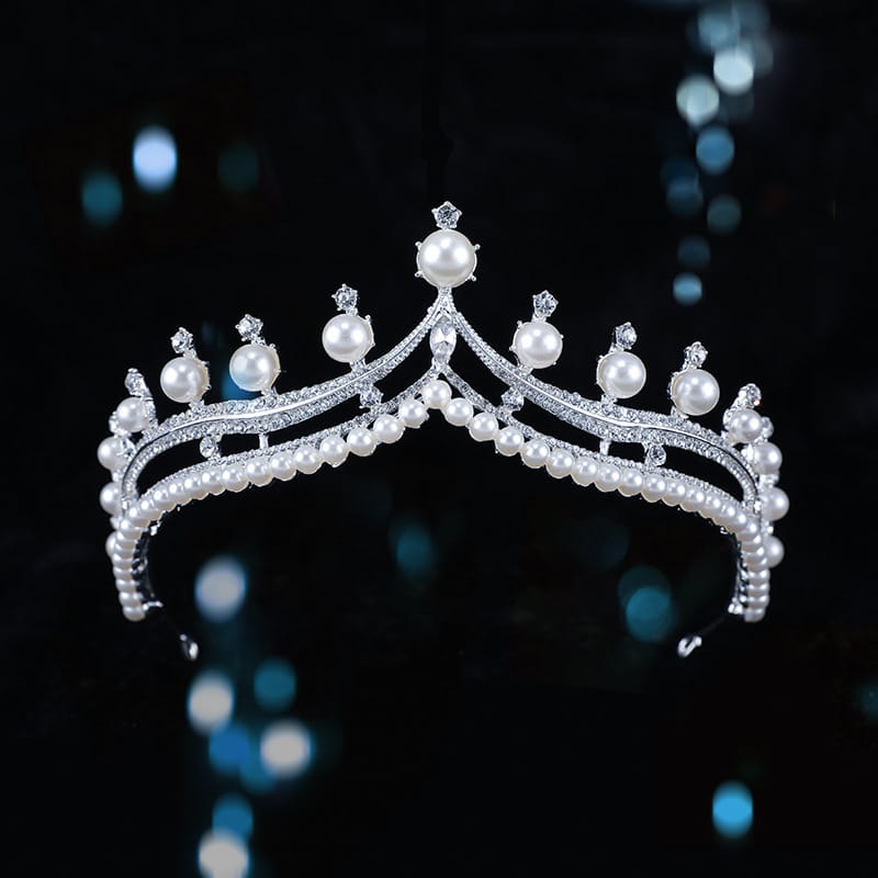 A delicate silver bridal crown baroque featuring lustrous white pearls and sparkling clear crystals in a starburst design.