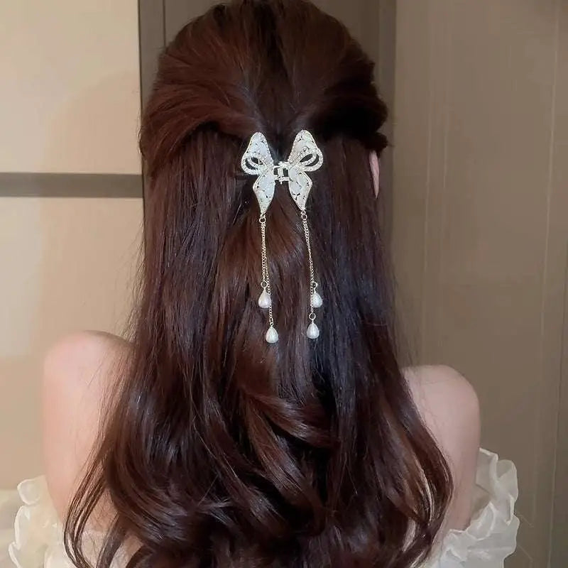 Elegant golden pearl tassel hairpin with a delicate white lace bow and dangling pearl drops for a refined look