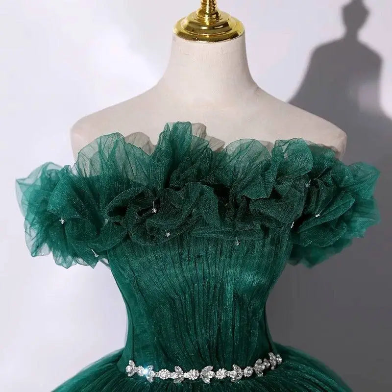 Emerald green tulle evening dress banquet with ruffled off-the-shoulder neckline and beaded waistband for dress banquet temperament
