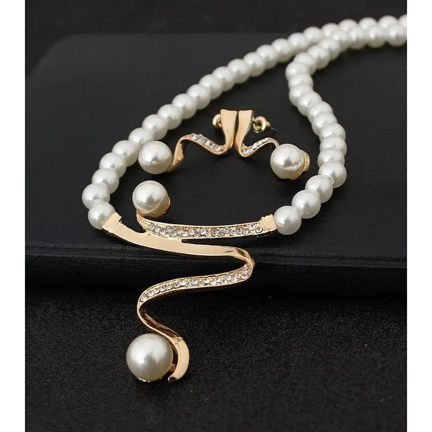Elegant gold-toned european fashion diamond crystal pearl jewelry set featuring a flowing rhinestone and pearl necklace