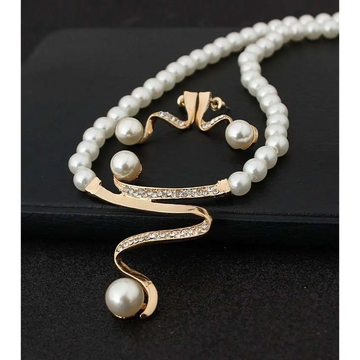 Gold-toned european fashion diamond crystal pearl jewelry set featuring a flowing necklace with rhinestones and white pearls
