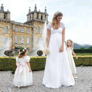 White lace-trimmed wedding gown with eyelashes lace stitching and lace cap sleeves made of stitching japanese cotton