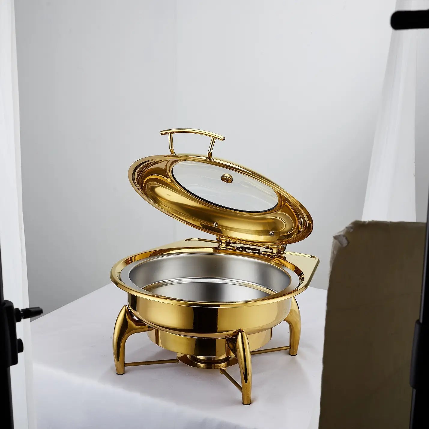 gold stainless steel hotel restaurant bufei buffet stove with gold-finished chafing dish featuring a glass lid and stainless steel interior