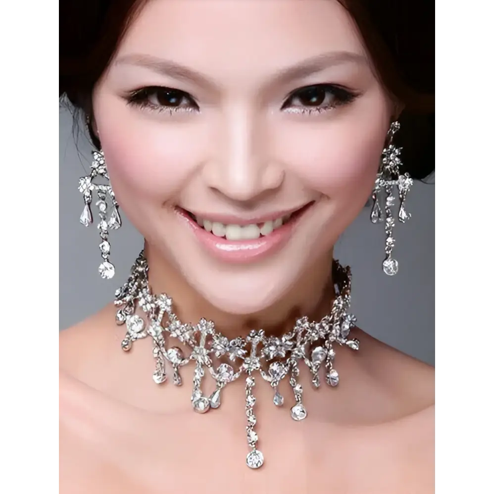 Factory direct bride wedding dress diamond choker necklace with sparkling crystal detailing and teardrop pendants