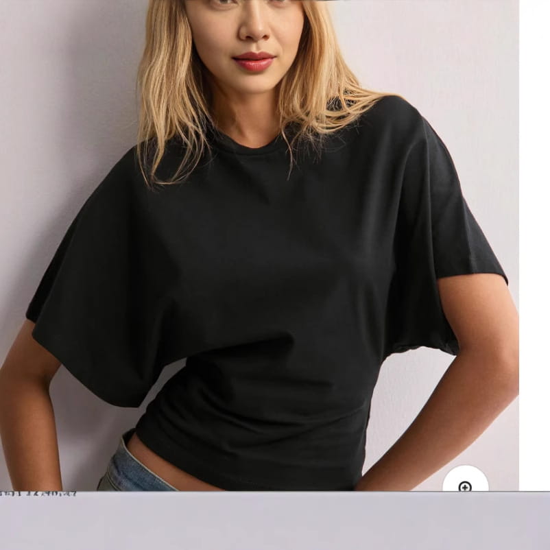 black loose-fitting short-sleeved top with a relaxed fit and slightly flared summer batwing sleeve in ins fashion round neck style