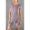 A soft lavender short-sleeved t-shirt with relaxed fit paired with a golden phoenix hanfu female hairpin with pearls
