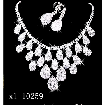 Gorgeous diamond necklace set wedding featuring sparkling silver crystal teardrop pendants and matching earrings