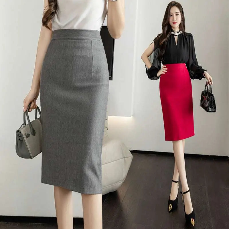 Gray textured line sheath skirt made of fabric with a subtle pattern for an elegant tight fit look