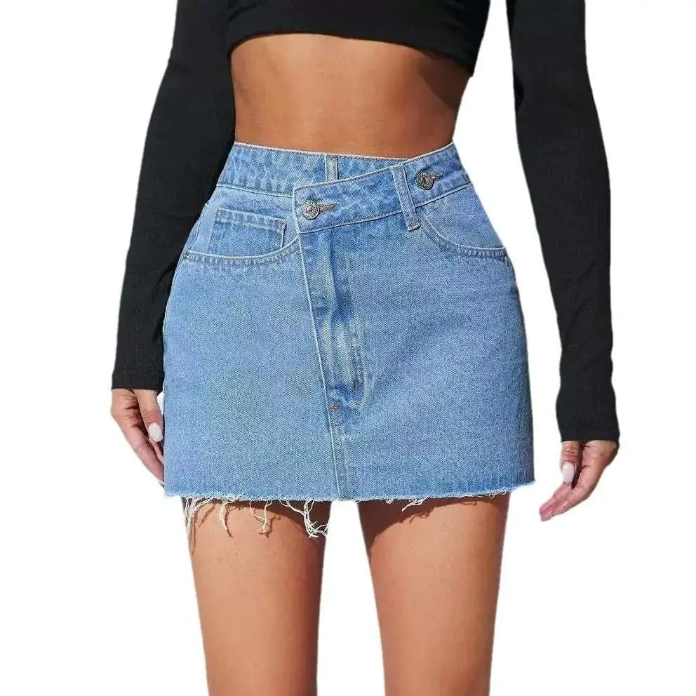 High waisted fashion light-wash denim short skirt with front button closure and frayed hem detail