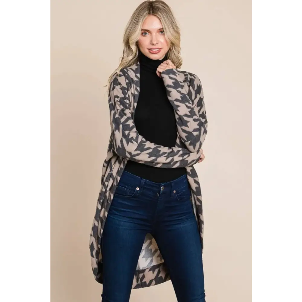 A long open front cocoon knit cardigan in beige houndstooth pattern featuring bombom houndstooth design