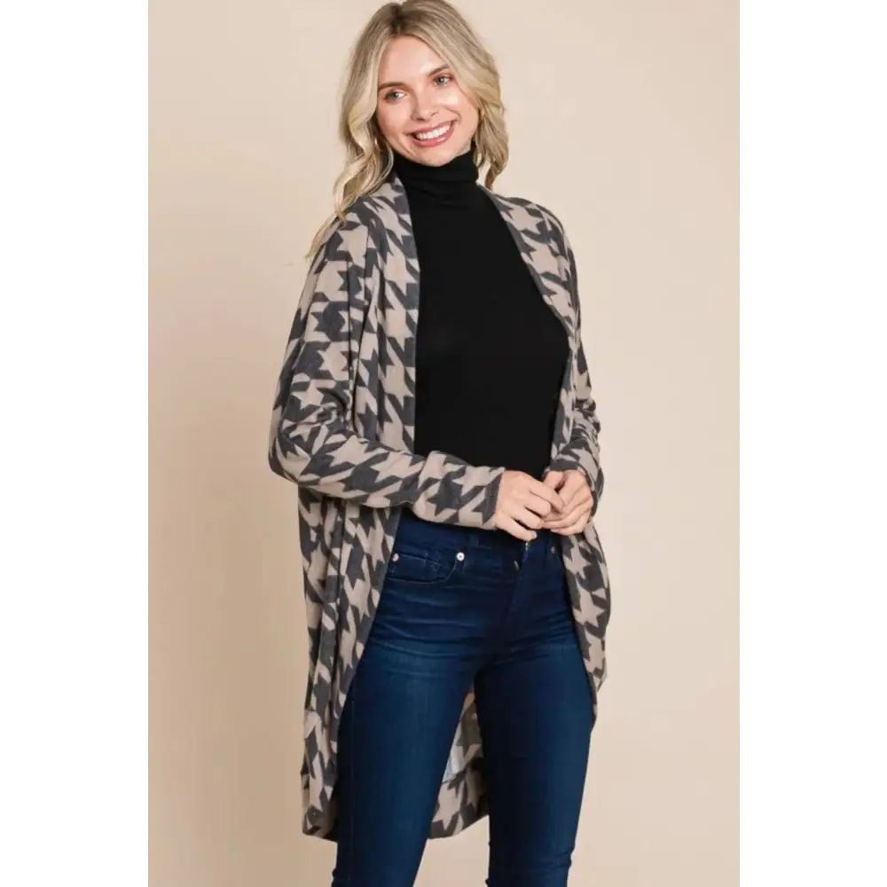 A long open front cocoon knit cardigan in beige houndstooth pattern featuring bombom houndstooth design