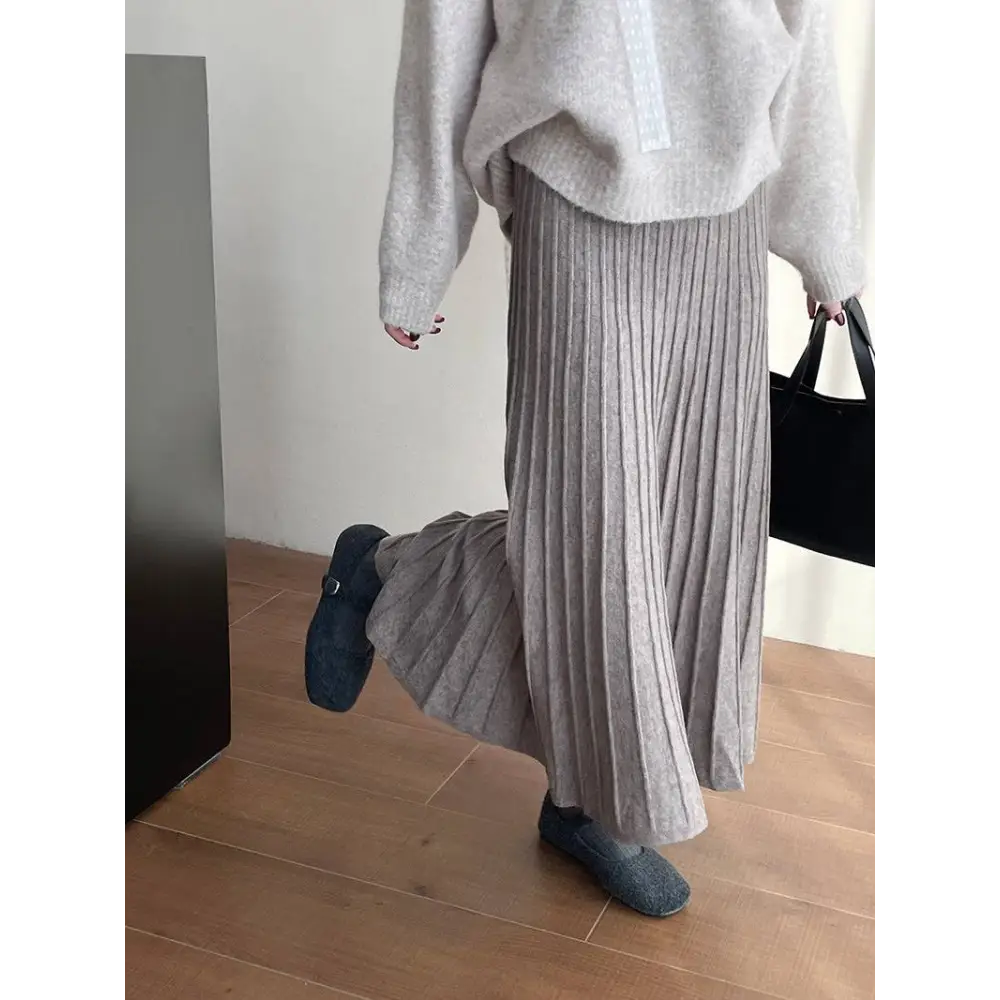 A soft light gray korean elastic waist knitted pleated midi skirt made of cozy knit fabric
