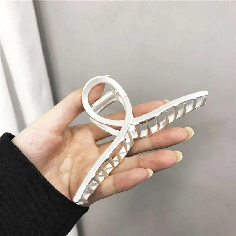 A sleek white plastic gold shark clip with geometric ridges reflecting korean elegant temperament and white pearls
