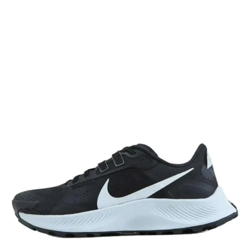 Black nike pegasus trail mens running shoe with white swoosh and midsole designed for trail running use