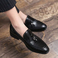 Black pointed men’s slip woven leather shoes with textured woven pattern and decorative tassels slip woven leather loafers