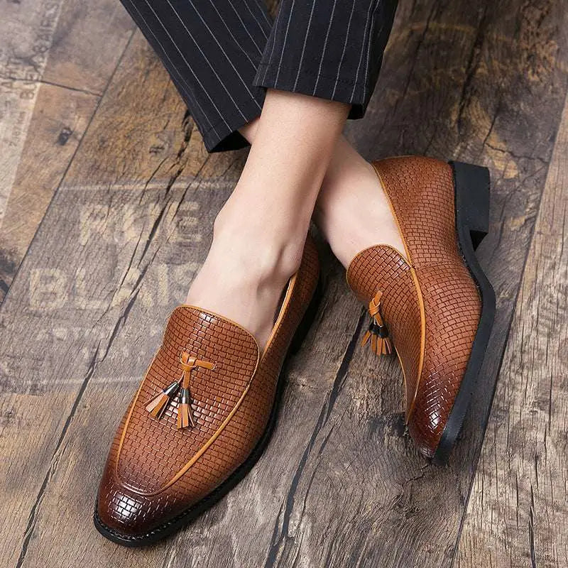 Brown pointed men’s slip woven leather shoes with textured crocodile pattern and tan tassels on toe and heel